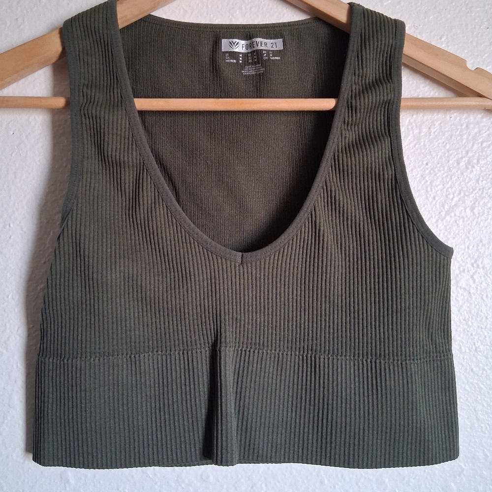 4/$20 EUC Forever 21 Olive Green Ribbed V Crop Top